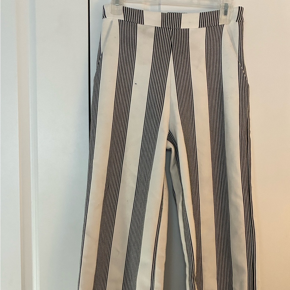 Stylish Striped Women's Cropped Pants